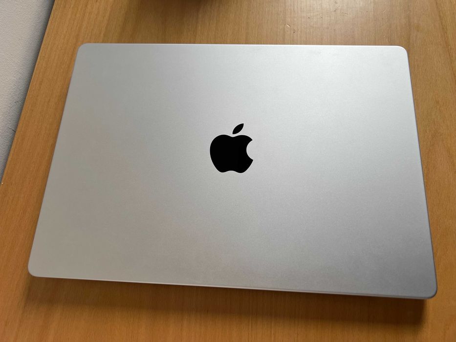 Apple MacBook M3 Pro 14" 18GB RAM 18-core GPU 1TB SSD Silver