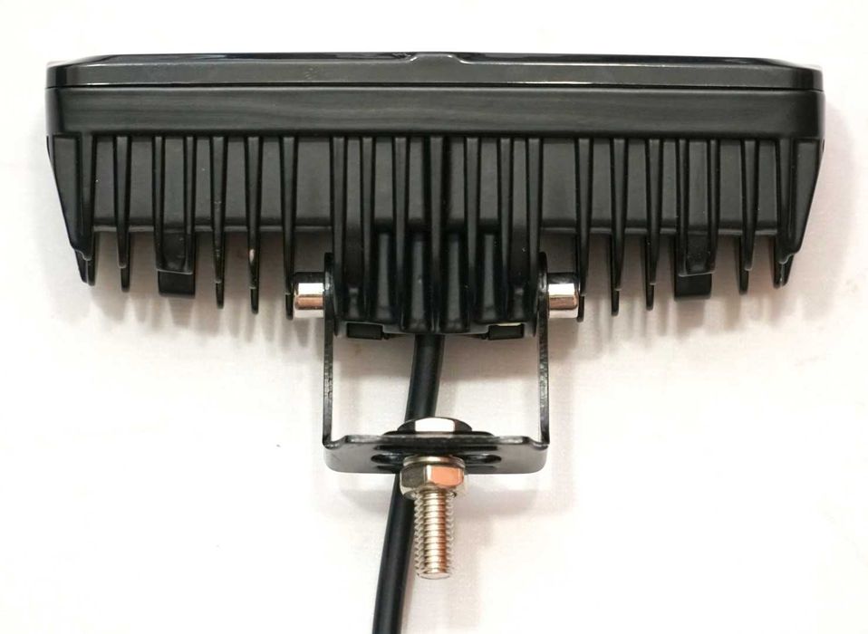 LED BAR listwa 4x4 œwiat³o drogowe 6D 12-24V 20W 2000LM