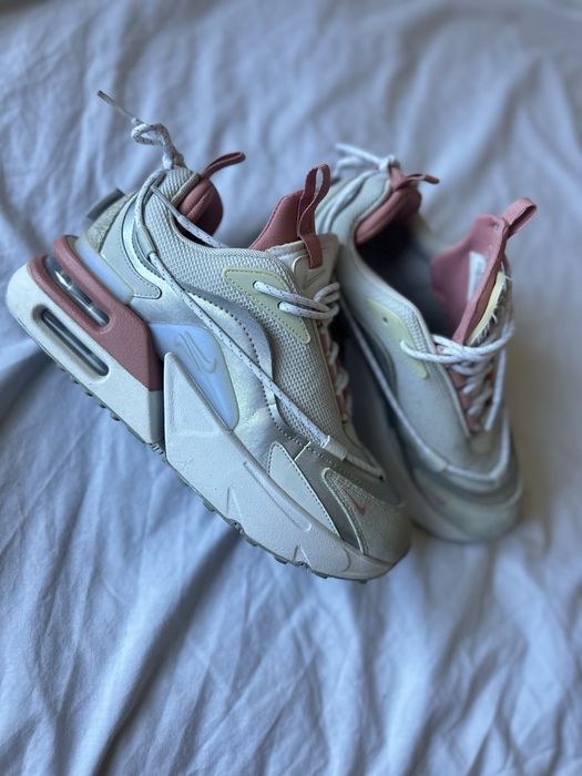Nike кросівки жіночі