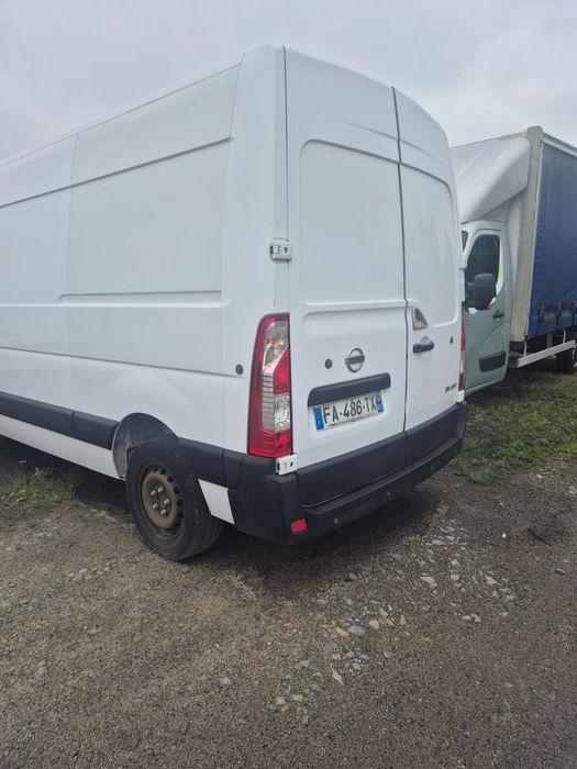 Nissan nv400