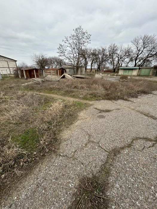 Продам участок 30 соток со зданием 350 м/кв  на Совхозе