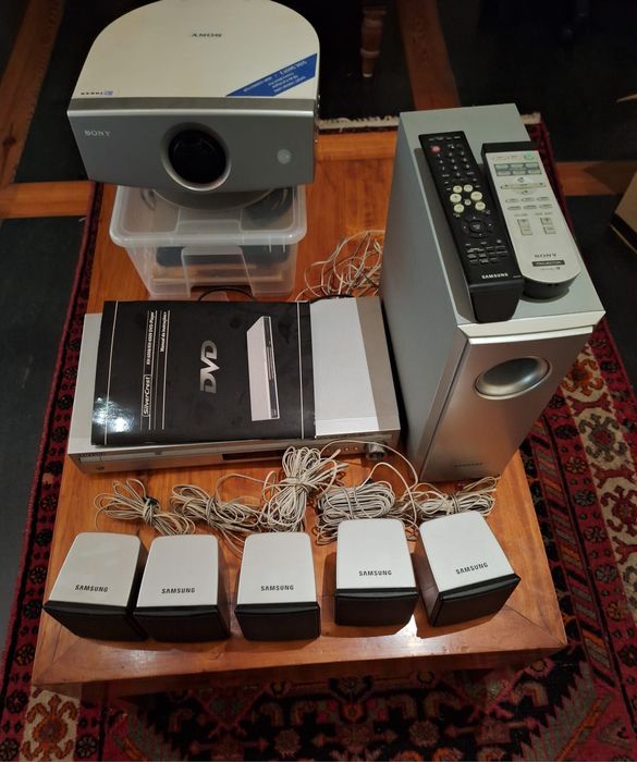 Projector Sony + Tela + Leitor de dvd samsung