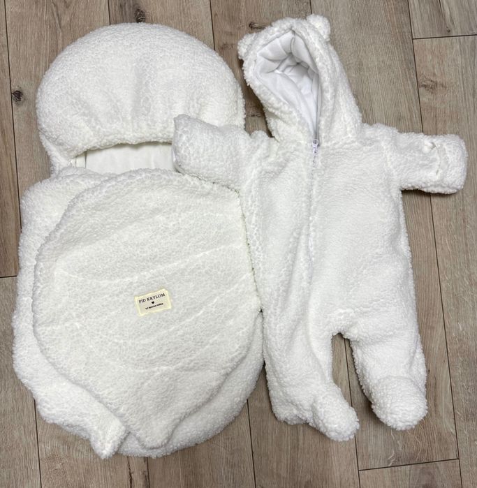 Конверт та комбінезон на виписку ( комплект) для новонароджених.