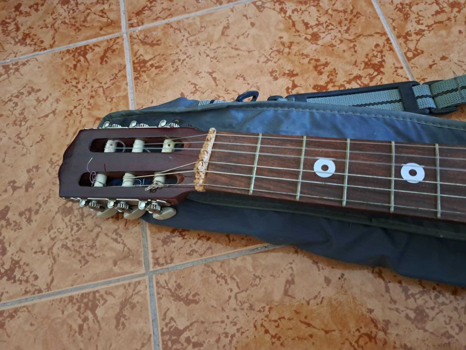 Viola Espanhola com quase 50 anos