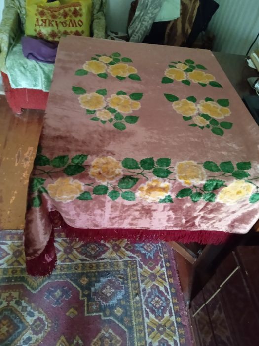 Скатерть бархатная б.у 2 м на 1.30 м