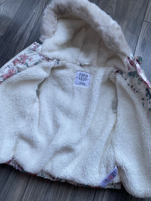 Куртка на дівчинку