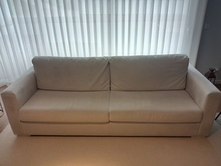 Conjunto dois sofas e um pufe
