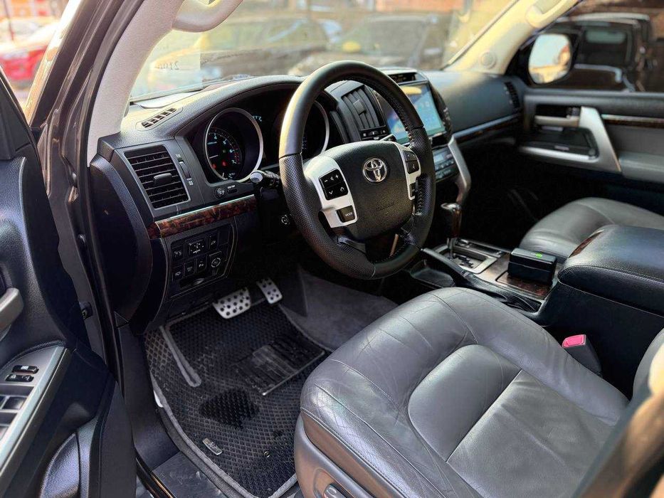 Toyota Land Cruiser 200 2007p