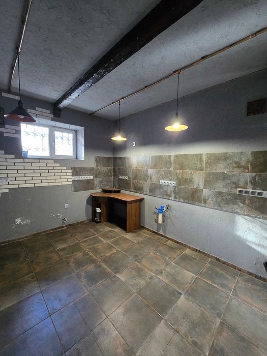 Комерційне приміщення з гарним ремонтом в новому  розвиненому районі!