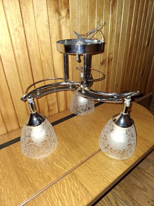 Люстра на 3 плафони