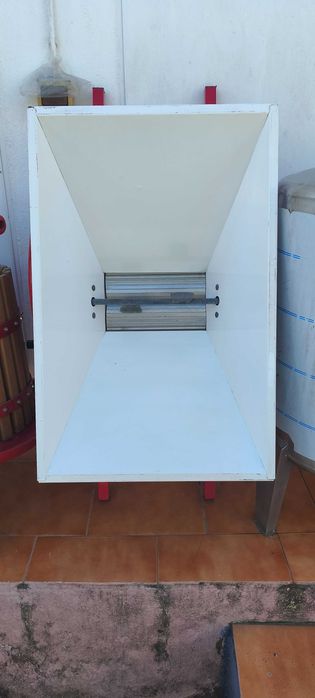 Vendo conjunto de equipamentos para produção de vinho.