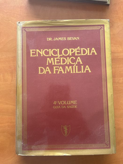 Enciclopédia Médica da Família,  de Dr James Bevan - 4 Volumes