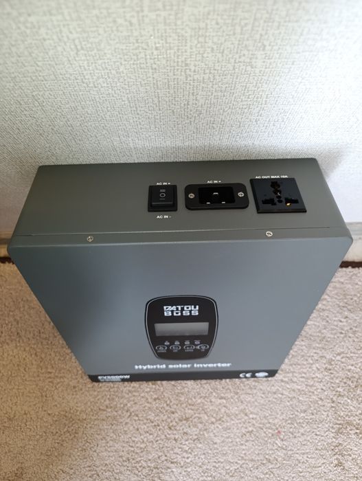 DATOUBOSS DT-2433M 3.3кВт Гібридний сонячний інвертор