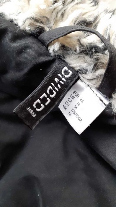 Casaco preto com capuz e pêlo H&M 44 mulher