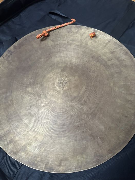 Gong grawerowany, drzewo życia