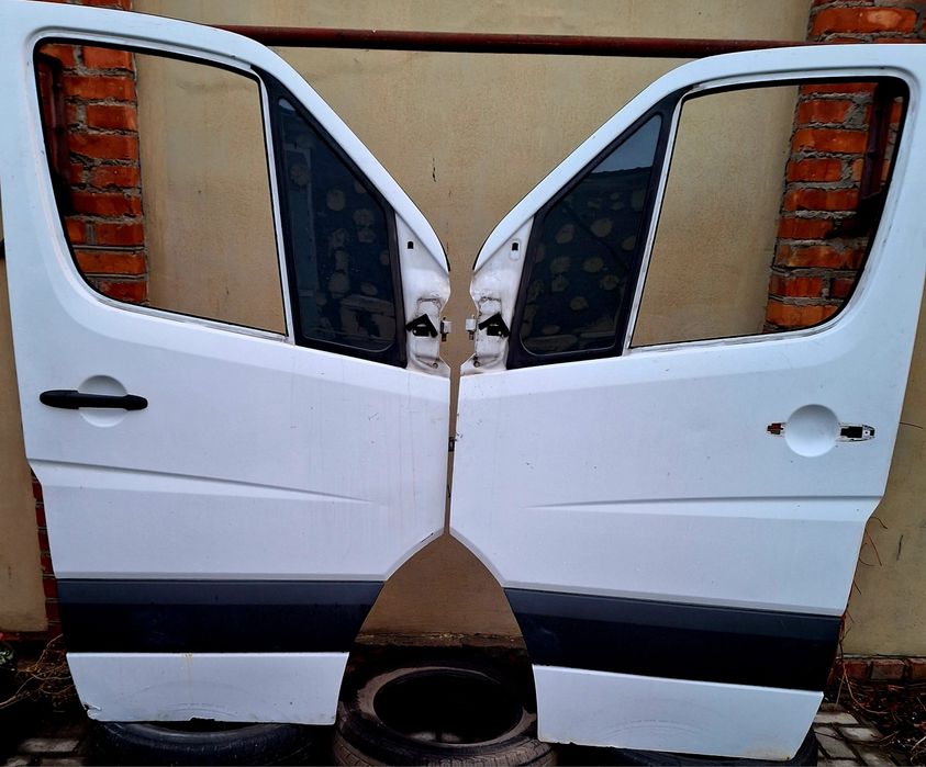 продам передние двери спринтер 906 крафтер