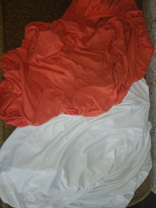 Простині біла і червона 90-190,100-200