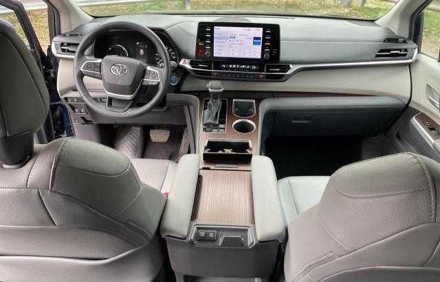2023 Toyota Sienna XLE