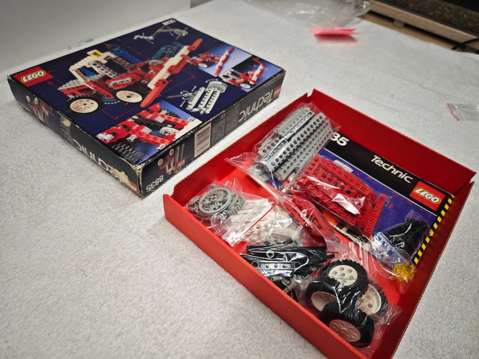 Lego Technic 8835 "Forklift"; 1989; [94]