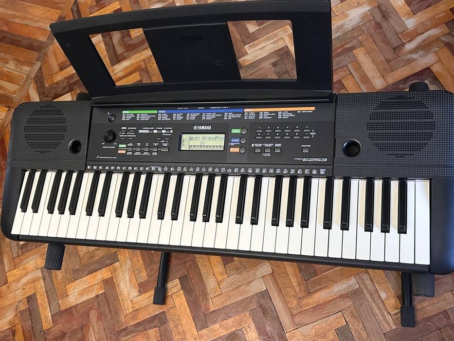 Синтезатор Yamaha PSR E253