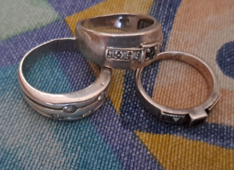 Pierścionki srebrne z cyrkoniami,szafirkiem,onyksem i diamentami węgie