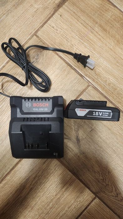 Зарядное устройство,аккомулятор BOSCH 18 v 2 Ah оригинал Новые