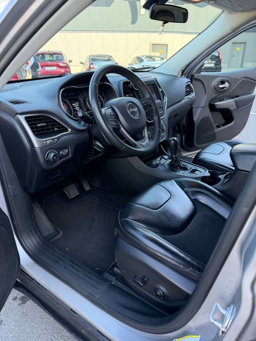 Продам jeep cherokee