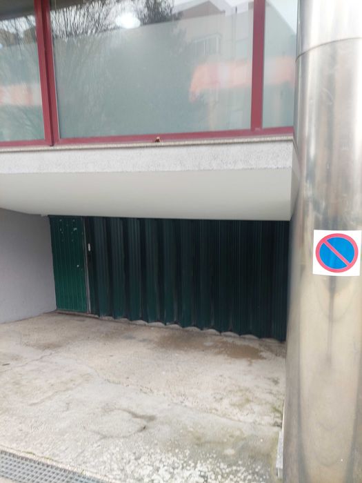 Vende-se garagem fechada,com bom acesso.