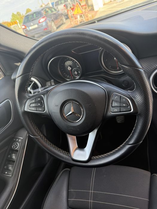 Mercedes A200 - Preto