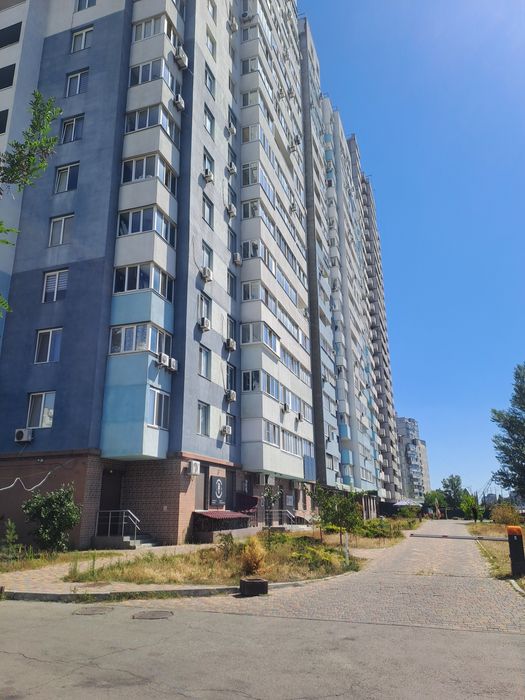 Продажа 1ком.кв.37кв м.Деснянский р-н.ул.Драйзера 40