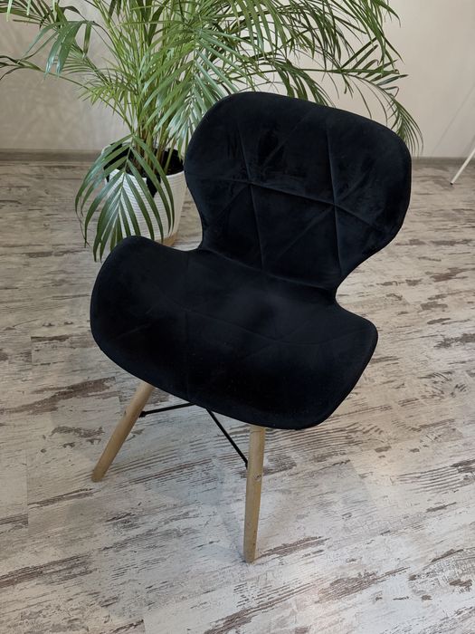 Krzesło czarne welurowe / fotel