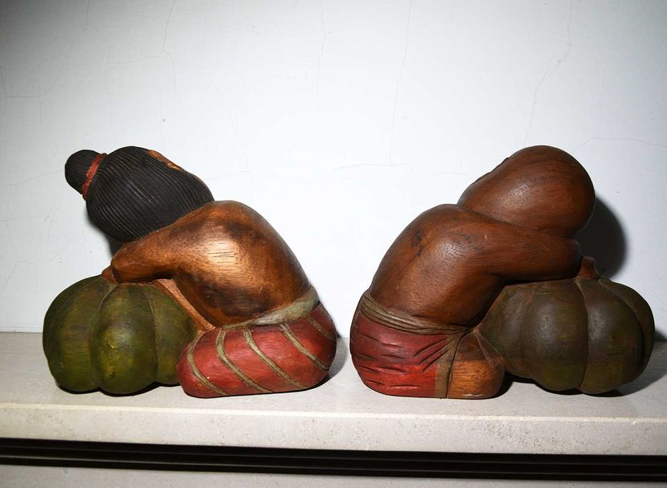 Esculturas de madeira meninos a dormir