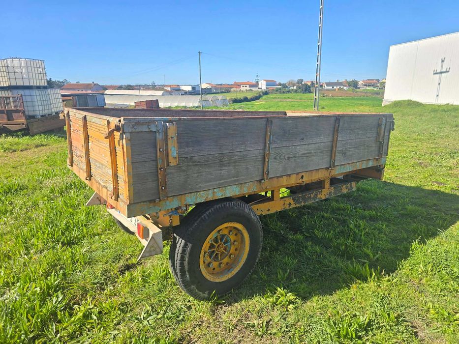 Reboque agricola tribasculante 3200 kg peso bruto - usado c/documentos
