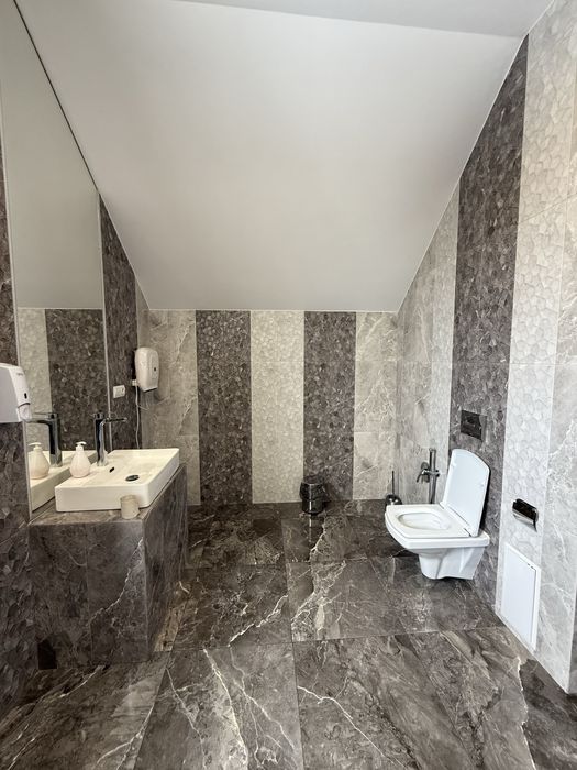 Продаж салону краси у Мостиськах