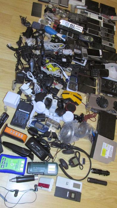 Telefony karty graficzne zasilacze piloty ponad 120szt