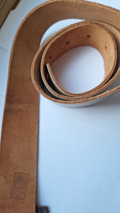 Pasek skóra naturalna używany beżowy kremowy zdobiona klamra