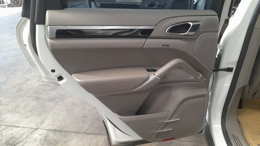 Forra porta / quartela trás esquerda PORSCHE Cayenne (92A)