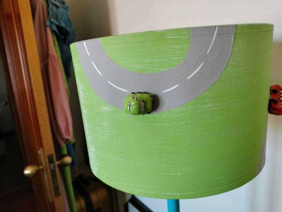 Candeeiro e puxadores para quarto de menino