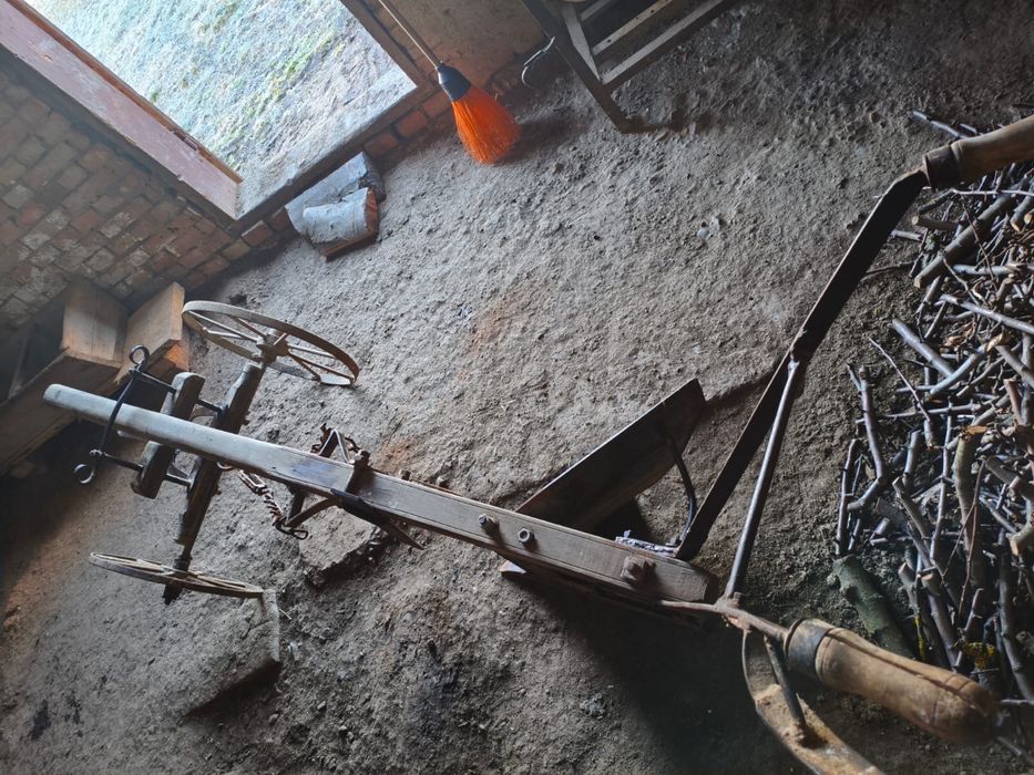 Плуг для коней з колісницею