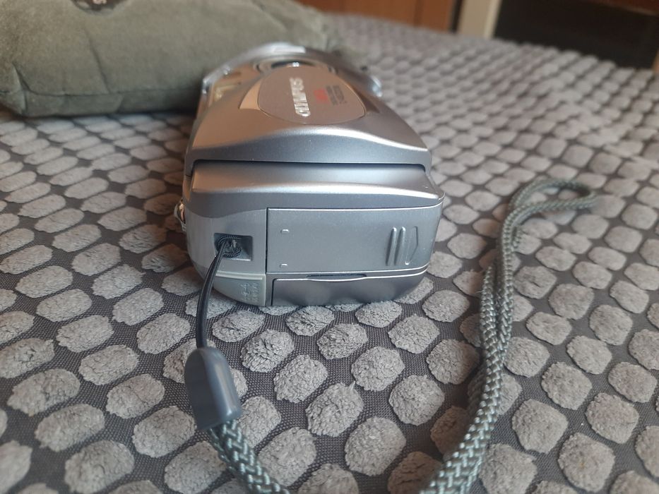 Фотоапарат Olympus C-460.