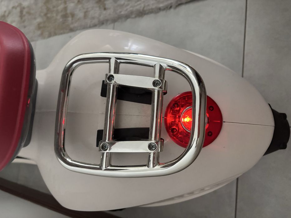 Vespa de criança 3-6 quase nova