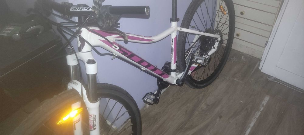 Bicicleta SCOOT Scale 730