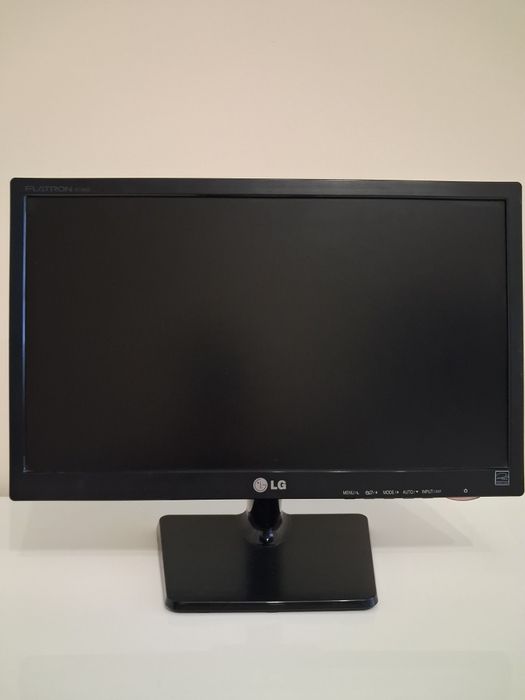 Монитор LG 19  дюмов