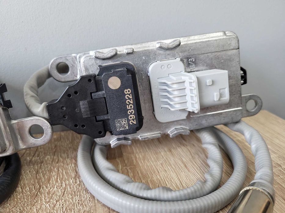Czujniki Czujnik Nox Sensor Scania R, S Oryginał Nowy! Vitesco Zestaw ...