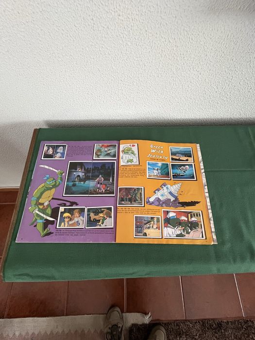 Caderneta das turtles bom completa boa para colecionadores