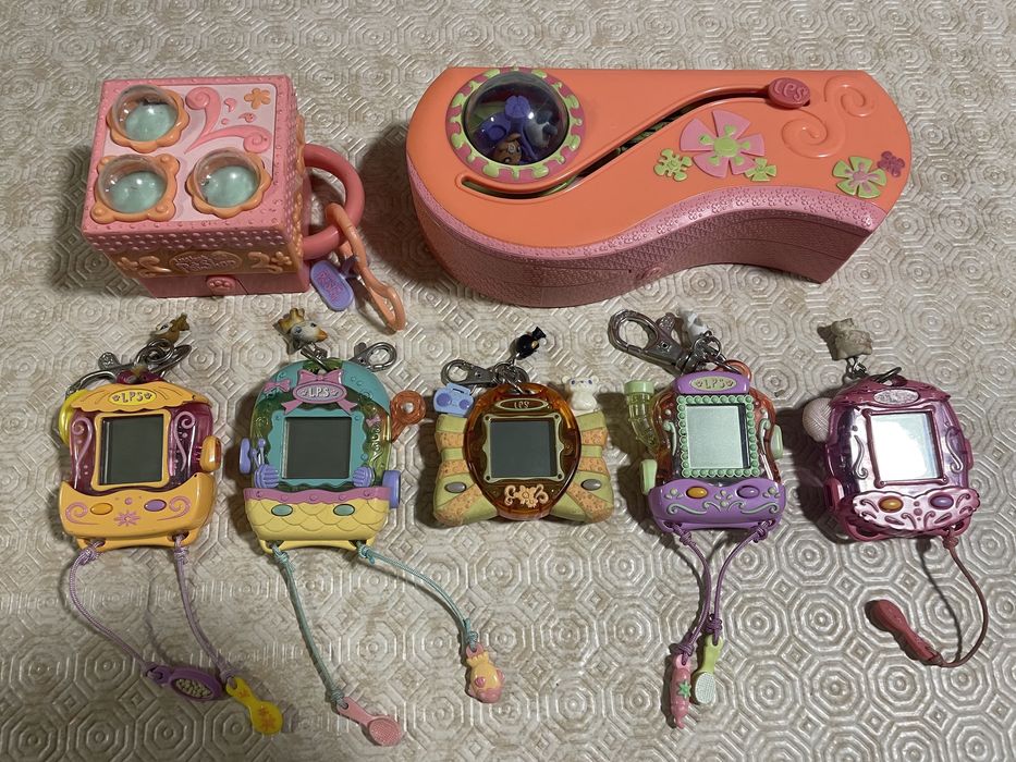 Bandai Pokémon, Tamagotchi, Digimon, Hasbro litle pet shop