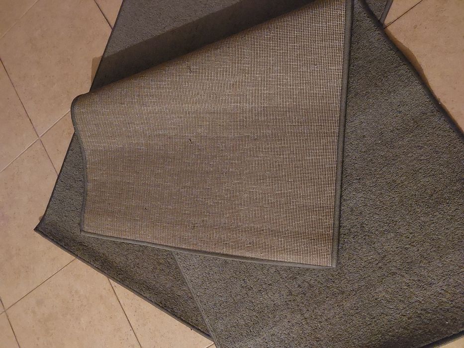 Conjunto de tapetes cinzentos
