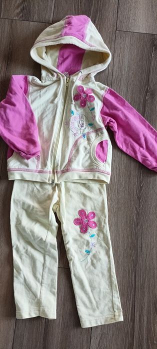 Bawełniany dres dla dziewczynki rozmiar 92