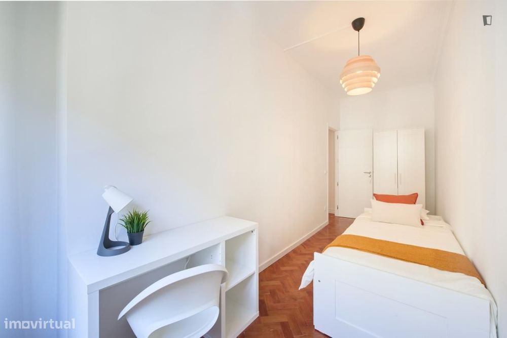 Quarto - localizado em Entrecampos Lisbon