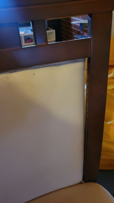 Krzesła drewniane tapicerowane używane